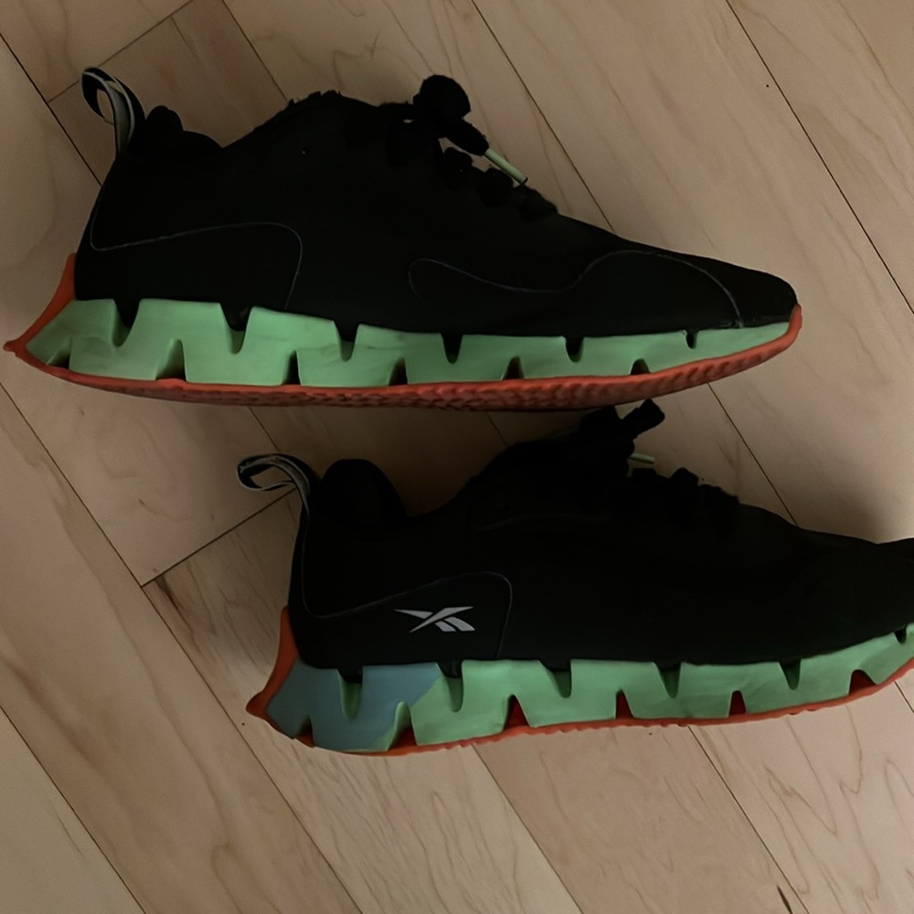 Reebok men’s size 9 like new just need washing has outgrown.